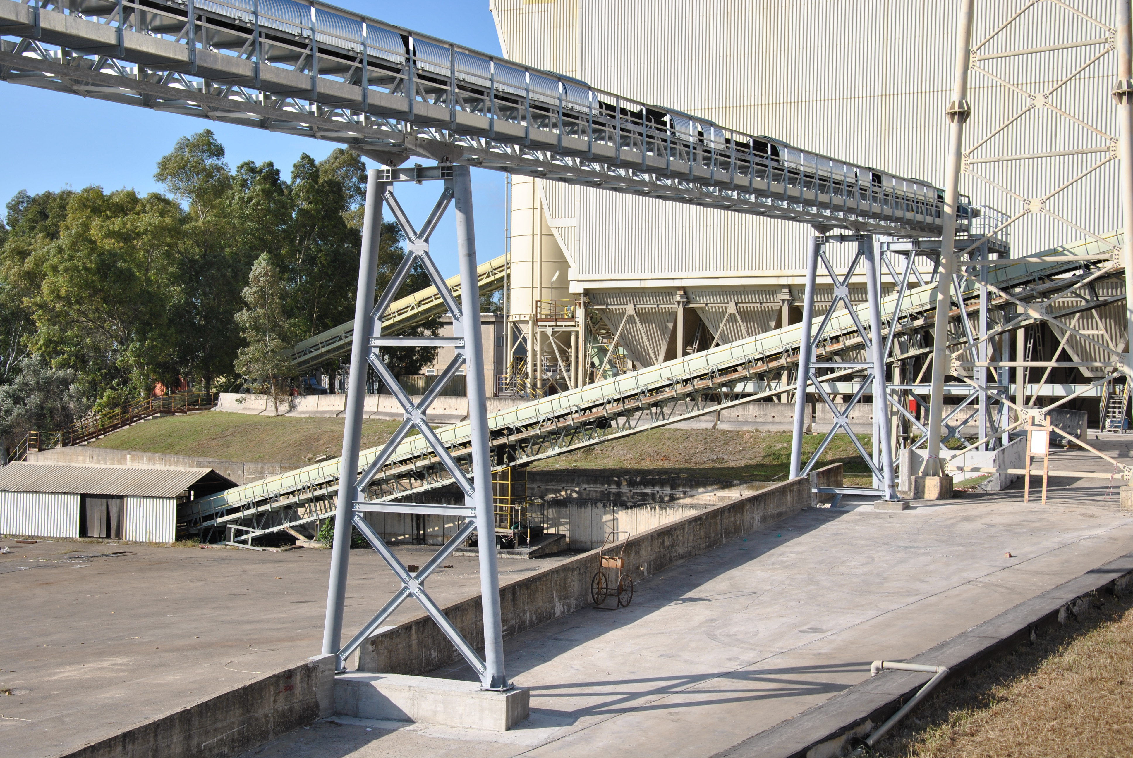 Tralicci sostegno nastro